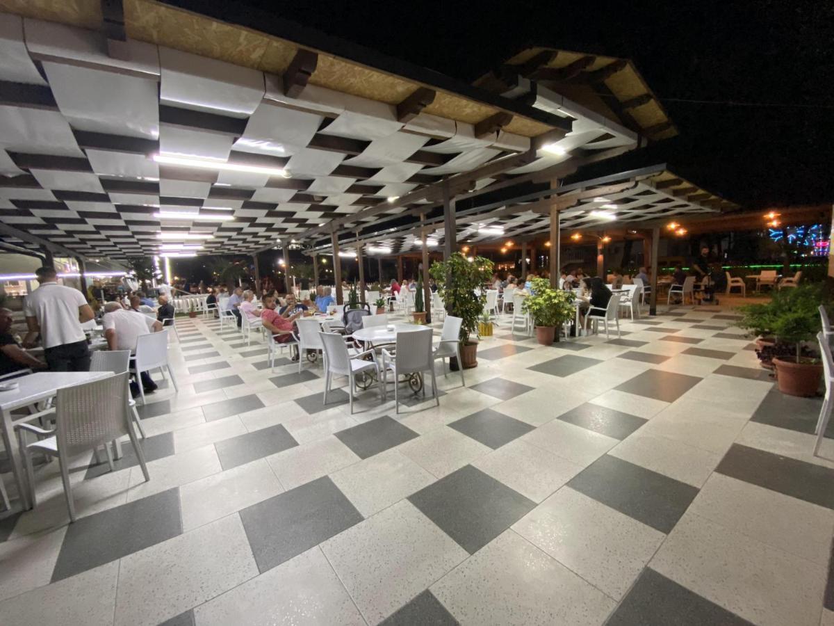 Center Park Hotel Velipoje Bagian luar foto